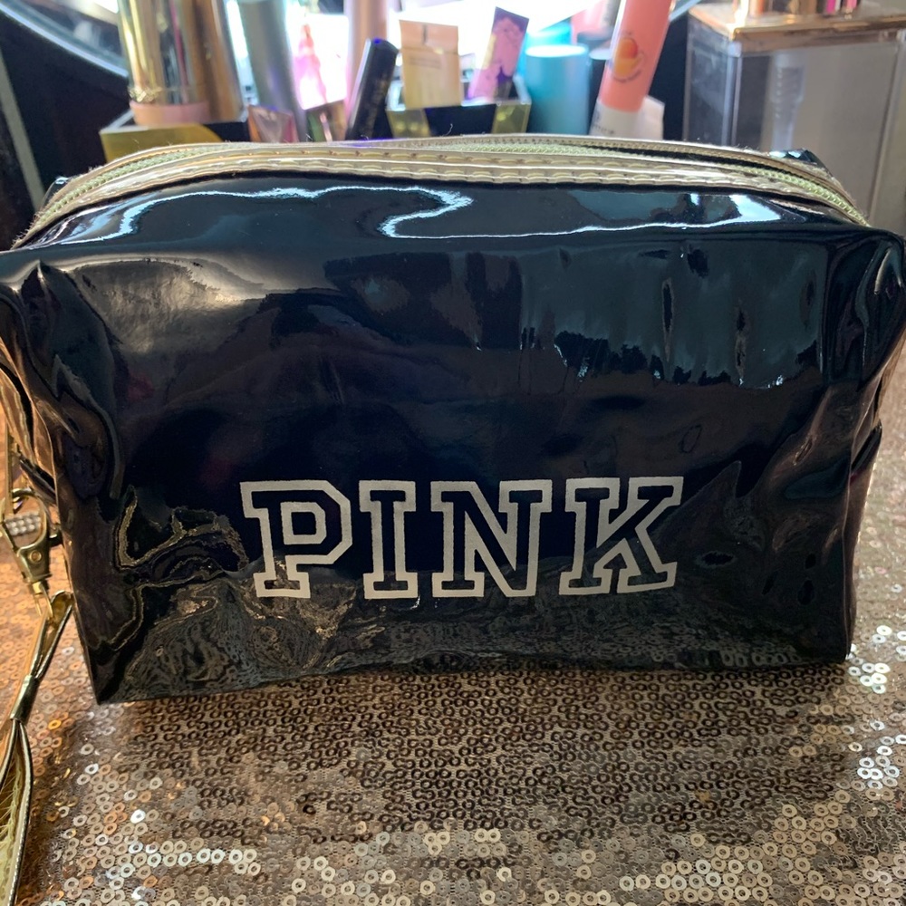 Pink bag which contains 15 pieces of $5 jewelry 😍